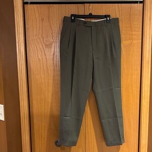 Men’s Stanford Dress Pant, Olive Green
34 x 29
Gently Used